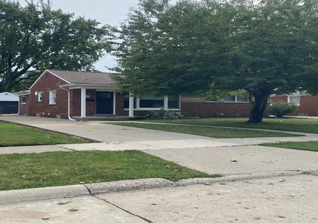 Photo 2 of Single family home for sale at 1616 Genesee Dr, Royal Oak, MI 48073 | MLS# 81026047193 | Listing updated on 2026-09-14
