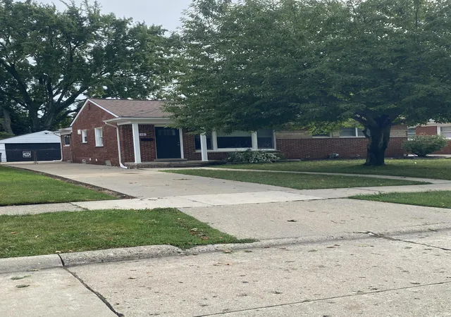 Photo 4 of Single family home for sale at 1616 Genesee Dr, Royal Oak, MI 48073 | MLS# 81026047193 | Listing updated on 2026-09-14