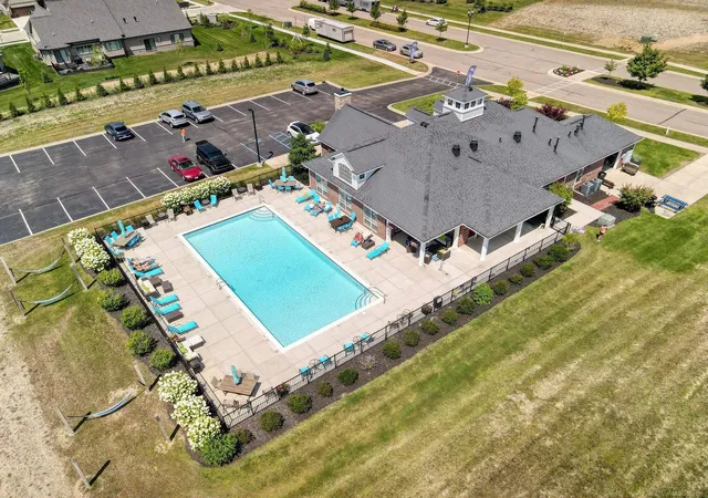 Listing Photo 2 - Condo for sale in building located at 535 Cornerstone Dr, Oxford, MI 48371 - Unit #