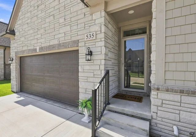 Listing Photo 3 - Condo for sale in building located at 535 Cornerstone Dr, Oxford, MI 48371
