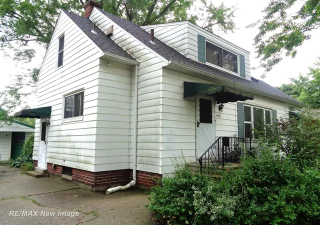 Photo 2 of Single family home for sale at 1516 Bay St, Saginaw, MI 48602 | MLS# 61050220867 | Listing updated on 2026-09-04