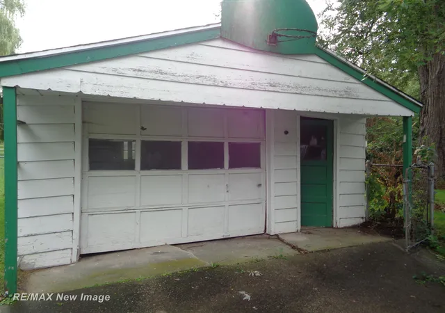 Photo 3 of Single family home for sale at 1516 Bay St, Saginaw, MI 48602 | MLS# 61050220867 | Listing updated on 2026-09-04