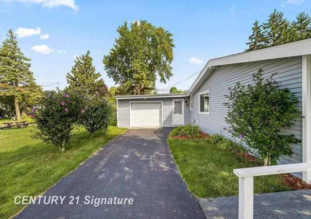 Photo 2 of Single family home for sale at 720 Tulane St, Saginaw, MI 48604 | MLS# 61050220870 | Listing updated on 2026-09-09