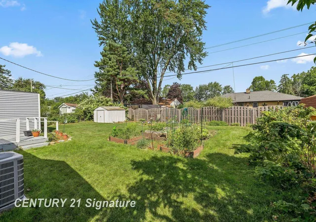 Photo 3 of Single family home for sale at 720 Tulane St, Saginaw, MI 48604 | MLS# 61050220870 | Listing updated on 2026-09-09