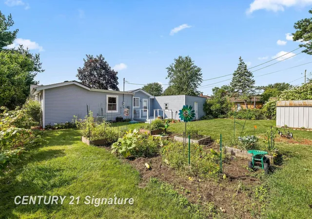 Photo 4 of Single family home for sale at 720 Tulane St, Saginaw, MI 48604 | MLS# 61050220870 | Listing updated on 2026-09-09