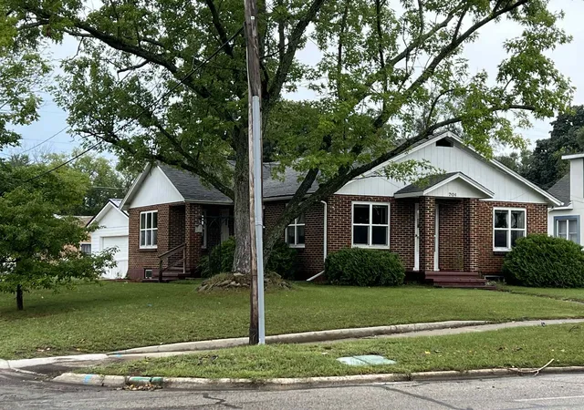 Photo 1 of Single family home for sale at 701 N Harris St, Mount Pleasant, MI 48858 | MLS# 79080073244 | Listing updated on 2026-09-14