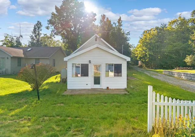 Photo 1 of Single family home for sale at 17131 Paradise Cvs Rd, Alpena, MI 49707 | MLS# 77080073245 | Listing updated on 2026-09-13
