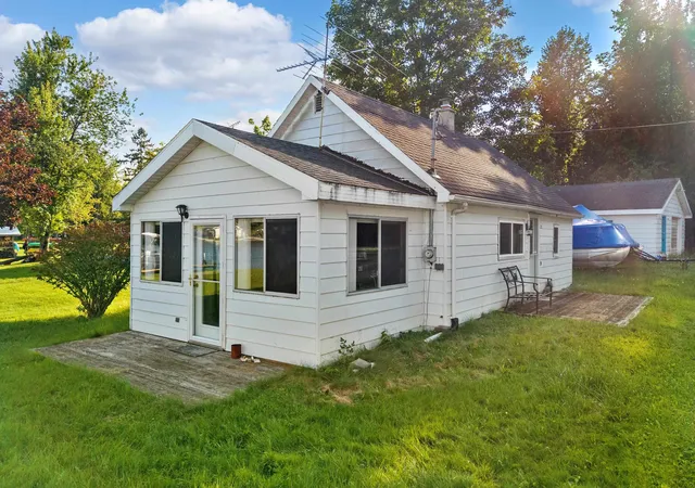Photo 3 of Single family home for sale at 17131 Paradise Cvs Rd, Alpena, MI 49707 | MLS# 77080073245 | Listing updated on 2026-09-13