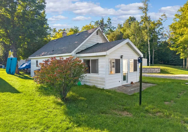 Photo 4 of Single family home for sale at 17131 Paradise Cvs Rd, Alpena, MI 49707 | MLS# 77080073245 | Listing updated on 2026-09-13