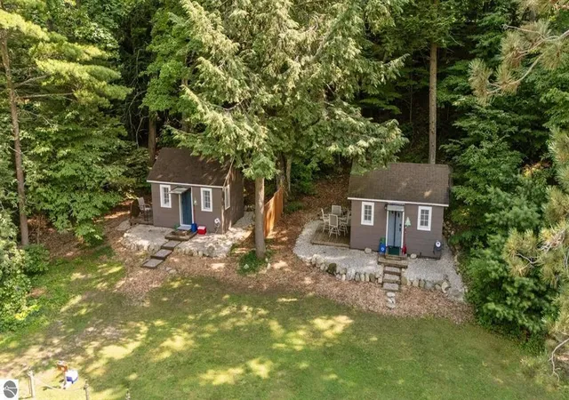 Photo 4 of Multi family home for sale at 917 S Bayshore Dr, Elk Rapids Township Antrim, MI 49629 | MLS# 78080073248 | Listing updated on 2026-09-08