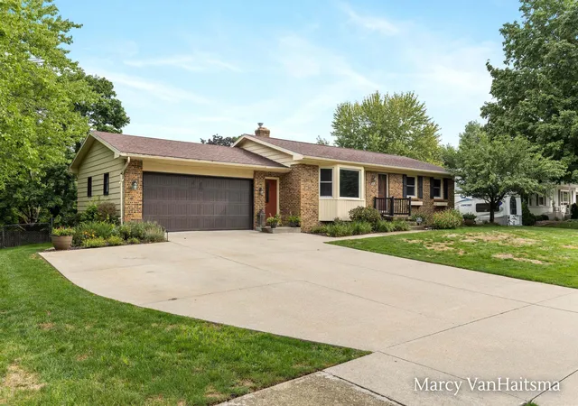 Photo 2 of Single family home for sale at 1151 Brownell St Se, Grand Rapids, MI 49508 | MLS# 65026047201 | Listing updated on 2026-09-14