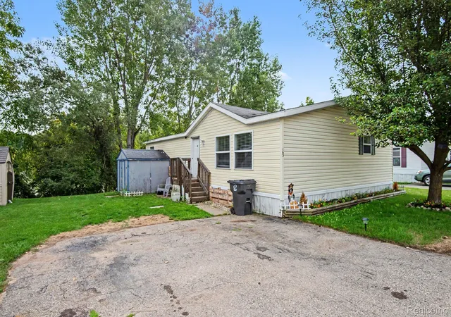 Photo 1 of Single family home for sale at 163 Scarlet Oak Ct, Oxford, MI 48371 | MLS# 20261071474 | Listing updated on 2026-09-11