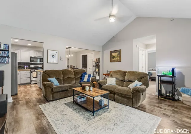 Listing Photo 4 - Condo for sale in building located at 3122 W Crystal Waters Dr, Holland, MI 49424 - Unit #8