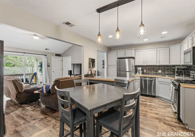 Listing Photo 5 - Condo for sale in building located at 3122 W Crystal Waters Dr, Holland, MI 49424 - Unit #8