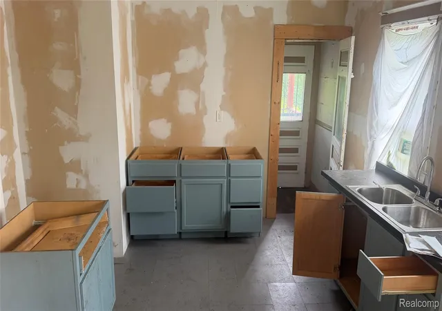 Photo 4 of Multi family home for sale at 2634 Montclair St, Detroit, MI 48214 | MLS# 20261071479 | Listing updated on 2026-09-05