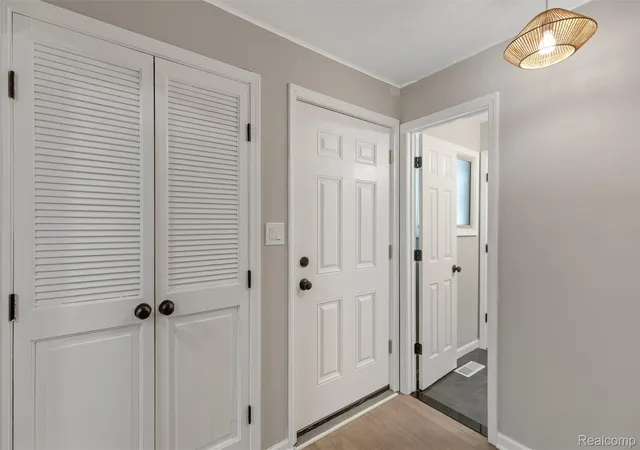 Photo 3 of Single family home for sale at 26261 La Muera St, Farmington Hills, MI 48334 | MLS# 20261071484 | Listing updated on 2026-09-05