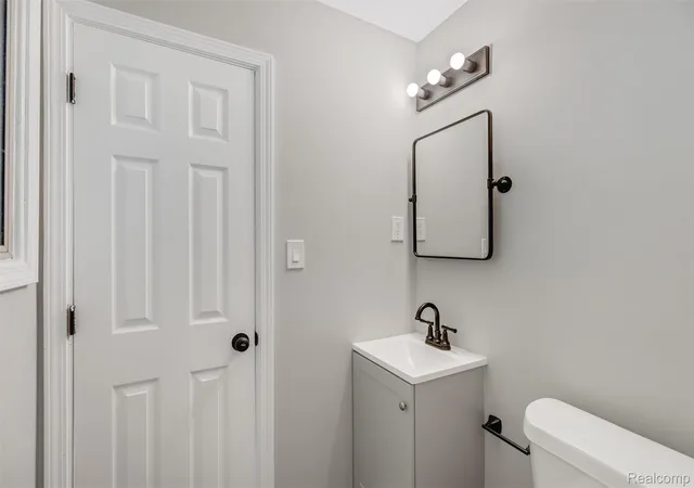 Photo 4 of Single family home for sale at 26261 La Muera St, Farmington Hills, MI 48334 | MLS# 20261071484 | Listing updated on 2026-09-05