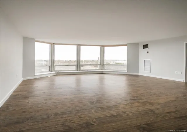 Photo 4 of Condo for sale at 250 E Harbortown Dr #508, Detroit, MI 48207 | MLS# 20261071487 | Listing updated on 2026-09-05