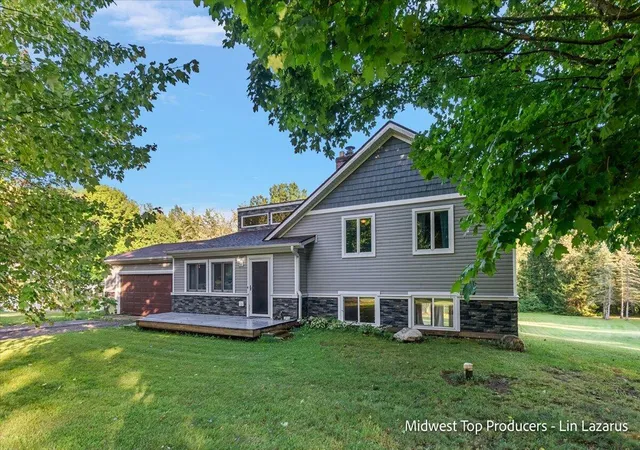 Photo 3 of Single family home for sale at 11152 Southbrook Dr, Ceresco, MI 49033 | MLS# 65026047209 | Listing updated on 2026-09-17