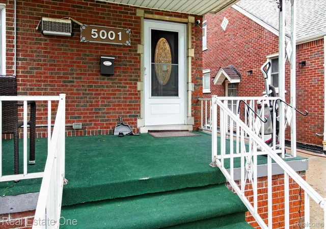 Photo 4 of Single family home for sale at 5001 Reuter St, Dearborn, MI 48126 | MLS# 20261071490 | Listing updated on 2026-09-05
