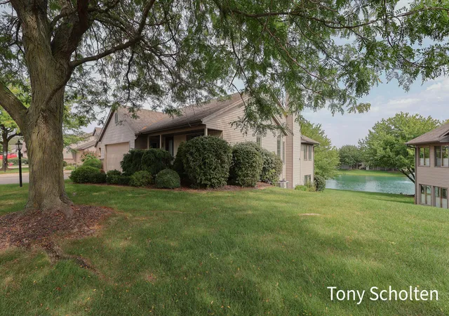Listing Photo 4 - Condo for sale in building located at 6256 Springmont Dr, Hudsonville, MI 49426 - Unit #39