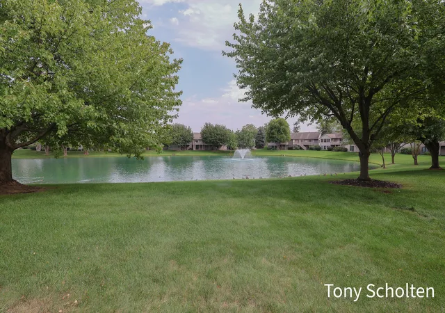 Listing Photo 5 - Condo for sale in building located at 6256 Springmont Dr, Hudsonville, MI 49426 - Unit #39