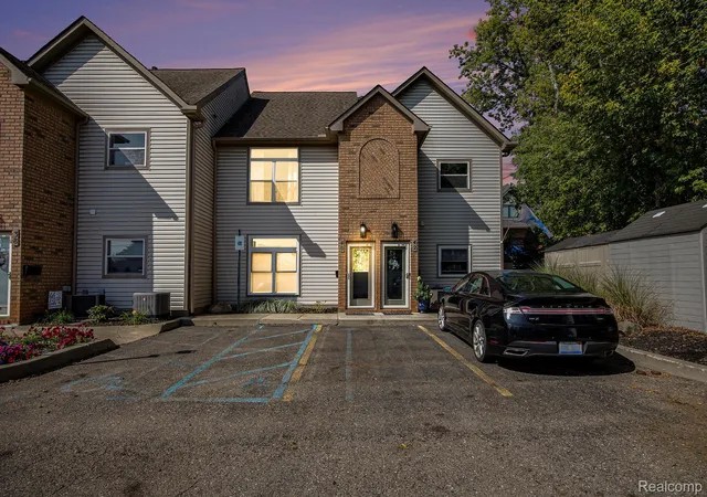 Photo 1 of Condo for sale at 40 Park Is Dr #4, Lake Orion, MI 48362 | MLS# 20261071495 | Listing updated on 2026-09-15