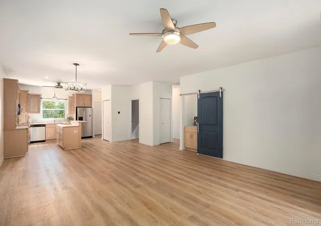 Photo 3 of Condo for sale at 40 Park Is Dr #4, Lake Orion, MI 48362 | MLS# 20261071495 | Listing updated on 2026-09-15