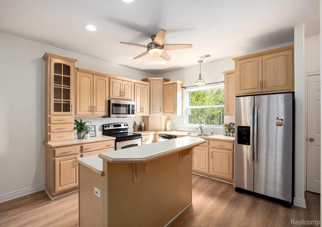 Photo 4 of Condo for sale at 40 Park Is Dr #4, Lake Orion, MI 48362 | MLS# 20261071495 | Listing updated on 2026-09-15