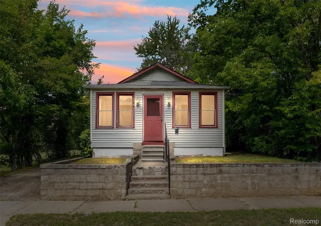 Photo 1 of Single family home for sale at 44 Orton Ave, Pontiac, MI 48341 | MLS# 20261071494 | Listing updated on 2026-09-09