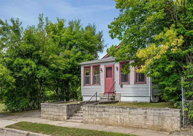 Photo 2 of Single family home for sale at 44 Orton Ave, Pontiac, MI 48341 | MLS# 20261071494 | Listing updated on 2026-09-09