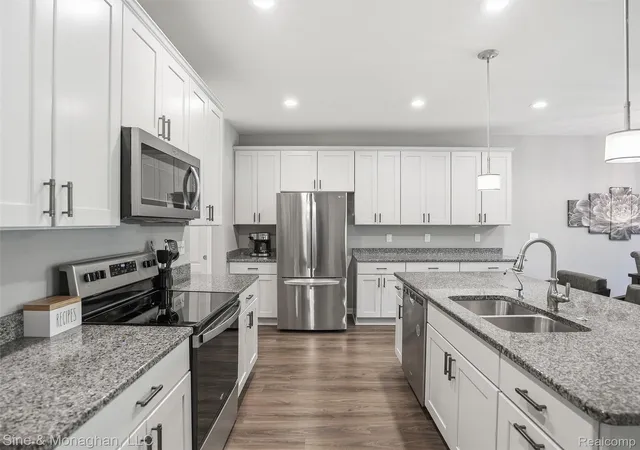 Listing Photo 5 - Condo for sale in building located at 24827 Ivy, Novi, MI 48375