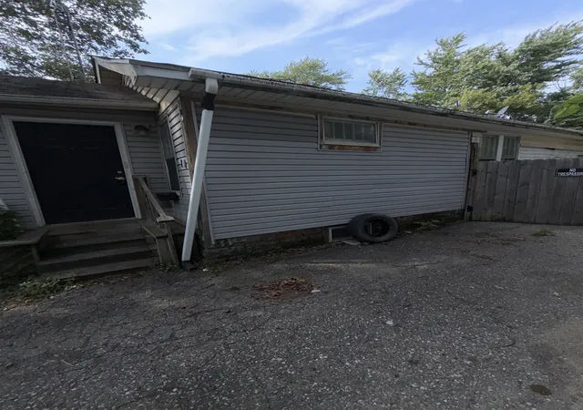Photo 3 of Single family home for sale at 928 Huron St, Flint, MI 48507 | MLS# 5050220880 | Listing updated on 2026-09-04