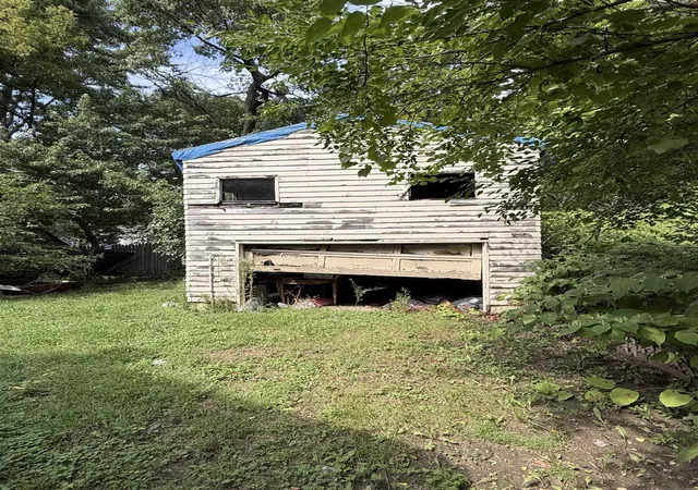 Photo 4 of Single family home for sale at 928 Huron St, Flint, MI 48507 | MLS# 5050220880 | Listing updated on 2026-09-04