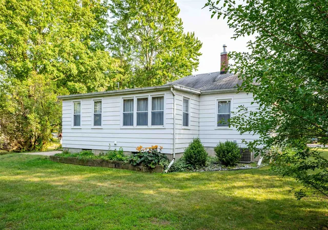 Photo 3 of Single family home for sale at 121 E Maple St, Shepherd, MI 48883 | MLS# 79080073249 | Listing updated on 2026-09-08