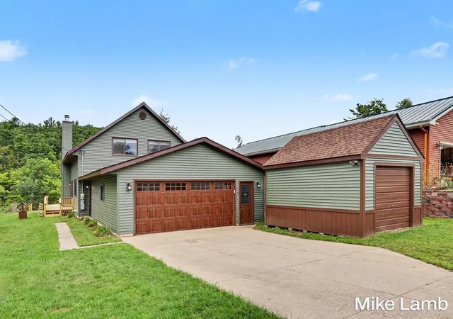 Photo 3 of Single family home for sale at 6159 E Dave St, Newaygo, MI 49337 | MLS# 65026047219 | Listing updated on 2026-09-23