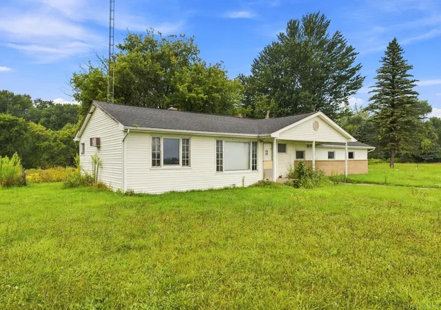 Photo 3 of Single family home for sale at 3450 Old 51 Rd, Croswell, MI 48422 | MLS# 58050220884 | Listing updated on 2026-09-09