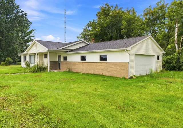 Photo 3 of Single family home for sale at 3450 Old 51 Rd, Croswell, MI 48422 | MLS# 58050220884 | Listing updated on 2026-09-09