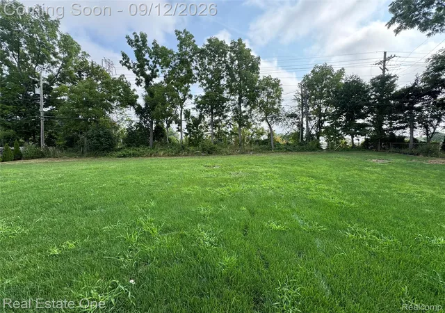 Photo 3 of Single family home for sale at 2911 Aldgate Dr, Bloomfield Hills, MI 48304 | MLS# 20261071519 | Listing updated on 2026-09-13