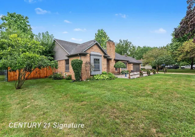 Photo 3 of Single family home for sale at 1375 Lathrup Park, Saginaw, MI 48638 | MLS# 61050220892 | Listing updated on 2026-09-04