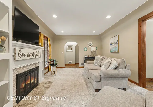 Photo 4 of Single family home for sale at 1375 Lathrup Park, Saginaw, MI 48638 | MLS# 61050220892 | Listing updated on 2026-09-04