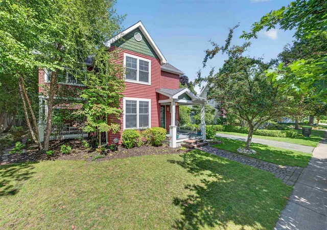 Photo 1 of Single family home for sale at 307 Antrim St, Charlevoix, MI 49720 | MLS# 78080073254 | Listing updated on 2026-09-10