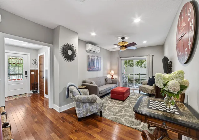 Photo 2 of Single family home for sale at 307 Antrim St, Charlevoix, MI 49720 | MLS# 78080073254 | Listing updated on 2026-09-10