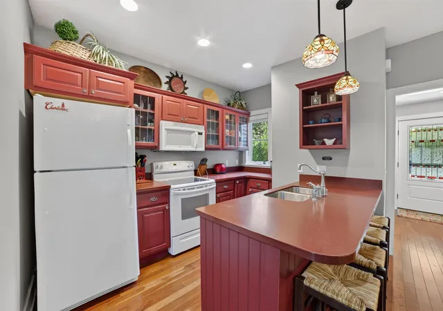 Photo 3 of Single family home for sale at 307 Antrim St, Charlevoix, MI 49720 | MLS# 78080073254 | Listing updated on 2026-09-10