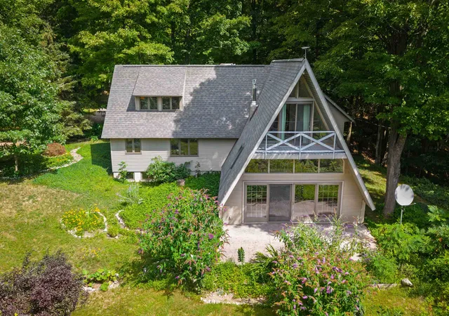 Photo 1 of Single family home for sale at 3618 S Maple Valley Rd, Suttons Bay, MI 49682 | MLS# 78080073255 | Listing updated on 2026-09-12