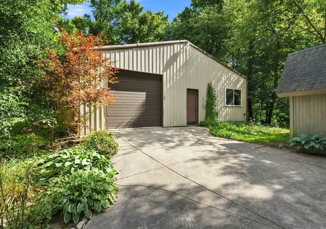 Photo 3 of Single family home for sale at 3618 S Maple Valley Rd, Suttons Bay, MI 49682 | MLS# 78080073255 | Listing updated on 2026-09-12