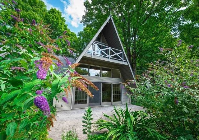 Photo 4 of Single family home for sale at 3618 S Maple Valley Rd, Suttons Bay, MI 49682 | MLS# 78080073255 | Listing updated on 2026-09-12