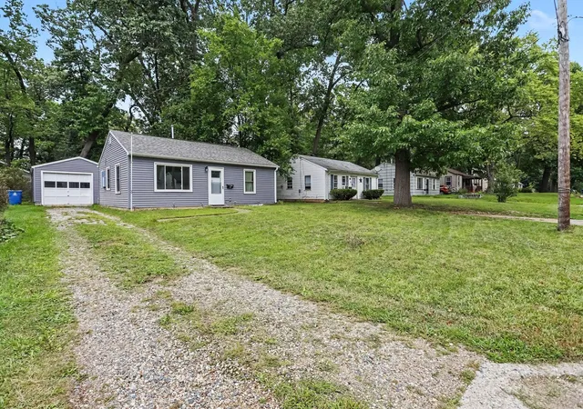 Photo 2 of Single family home for sale at 210 W Spaulding Ave, Battle Creek, MI 49037 | MLS# 65026047226 | Listing updated on 2026-09-04
