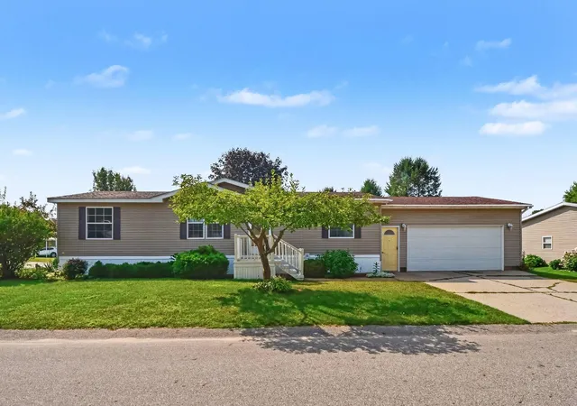 Photo 2 of Single family home for sale at 3524 Cloverfield Dr, Cedar Springs, MI 49319 | MLS# 71026047228 | Listing updated on 2026-09-10