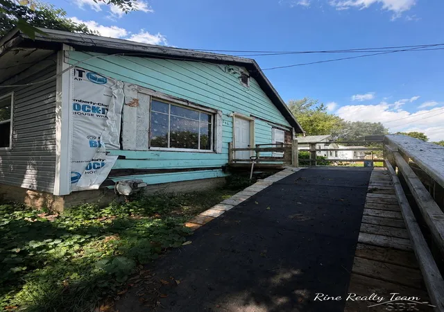 Photo 3 of Single family home for sale at 2421 Collingwood Ave, Saginaw, MI 48601 | MLS# 61050220897 | Listing updated on 2026-09-04